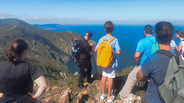RUTAS GUIADAS A PIE DE INTERPRETACIÓN DE LA NATURALEZA POLA SERRA DA CAPELADA